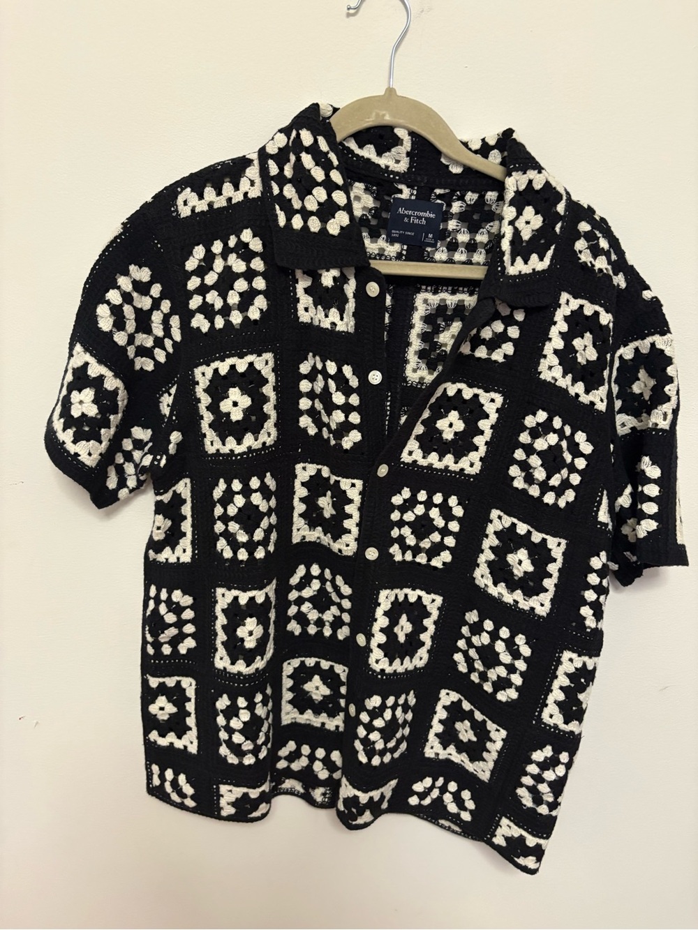 Abercrombie & Fitch Black and White Crochet button down resort knit size M